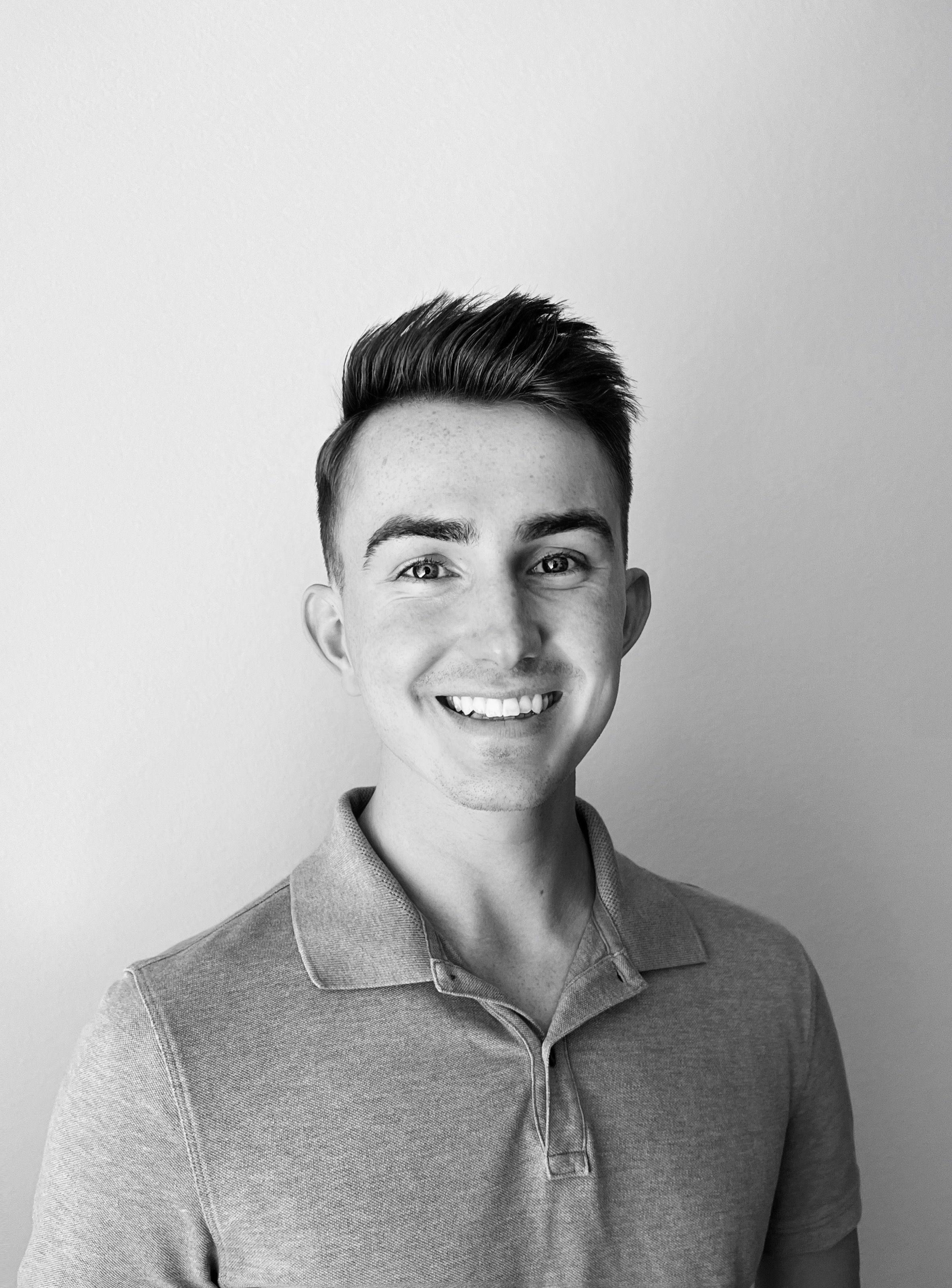 B&W portrait sitting on concrete wall